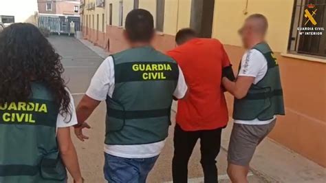 violacion roquetas de mar|Detenido un hombre como presunto autor de dos violaciones en。